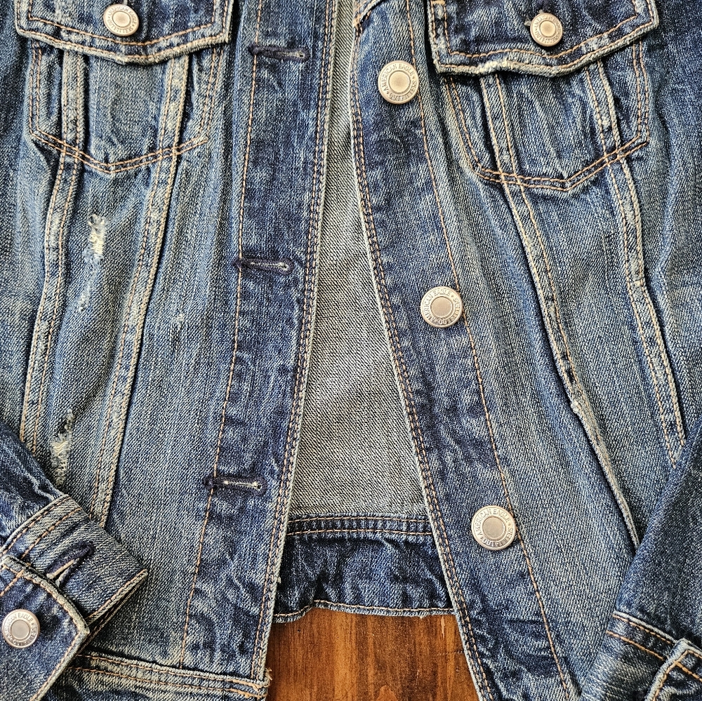 American Eagle Distressed Denim Jacket Size medium - Picture 5 of 7